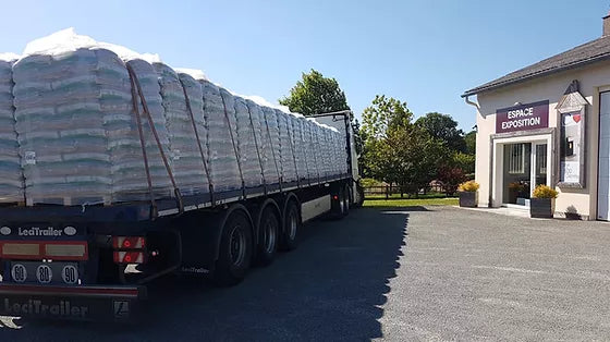 camion_a7f98832-fa9e-40f4-b58b-4f0b3a32bfce.jpg 2 LKW mit 48 Paletten und 3696 Säcken à 15 kg – Bild 1